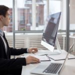 Quelle taille d’écran pc choisir pour équiper les bureaux d’une agence immobilière ?